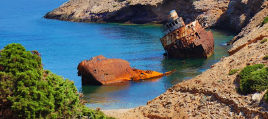 shipwreck-liveros-beach