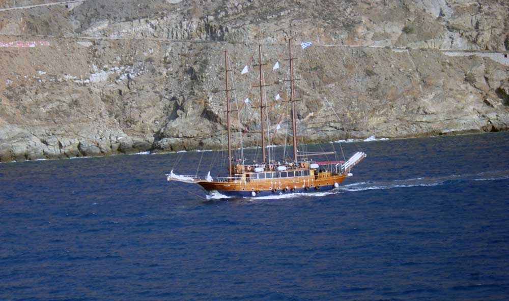 take-a-boat-tour-in-santorini