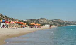 la lunga spiaggia di sabbia in Kefalos Kos