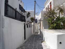 picola strada a mykonos